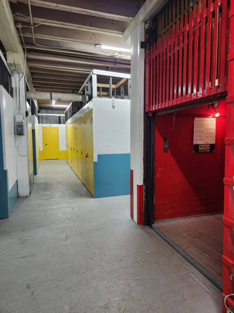 Storage Units at Depot-Cle Entreposage - 4840 Acorn St, Montreal, QC